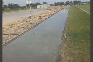 Futbol meydançasının dəmir konstruksiya ilə ətrafının sarılması